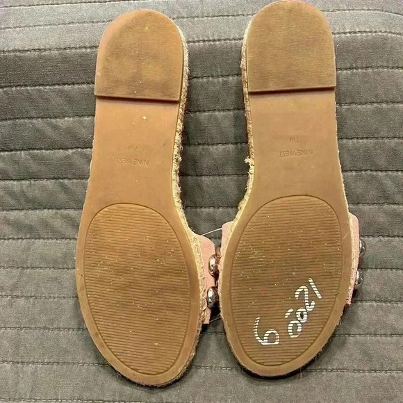 Nine West Metal Studded Pink Fabric Slides Sandals Sz 7.5 Beven2 Espadrille - Picture 2 of 3